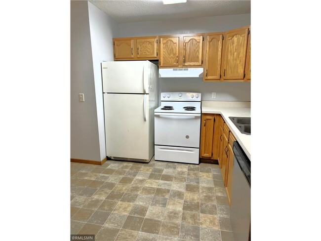 Building Photo - 831 Highview Dr
