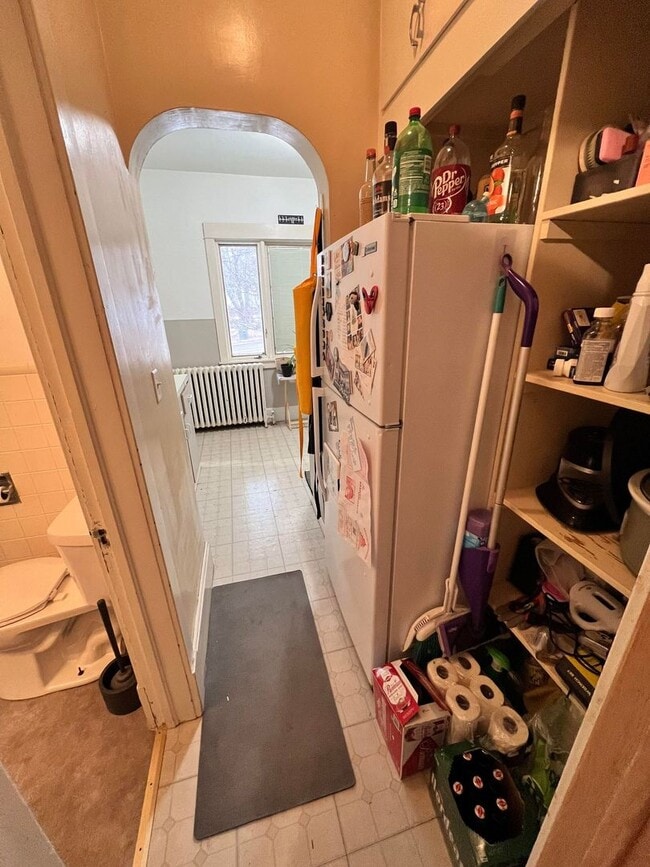 Building Photo - 420 W Arrowhead Rd