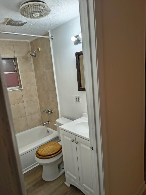 Building Photo - 830 N Temple Ave