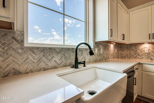 Building Photo - 805 Mormon Tea Dr