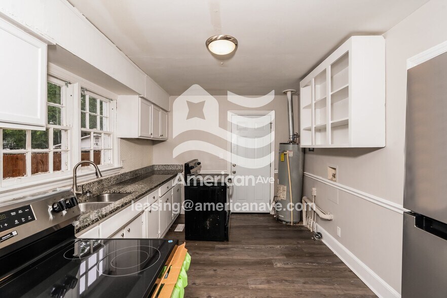 Building Photo - 192 Parkwood Ave