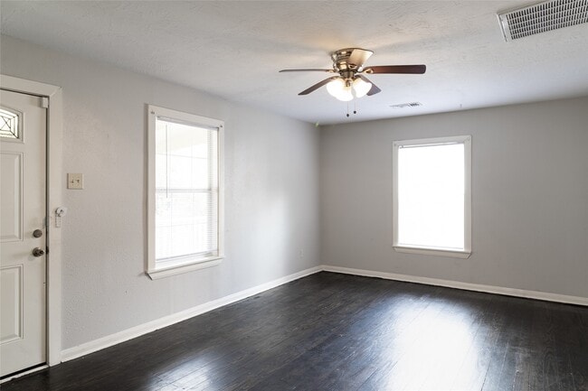 Building Photo - 6714 Dillon St