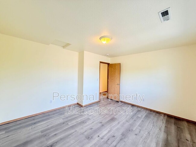 Building Photo - 5621 NE 64th Street