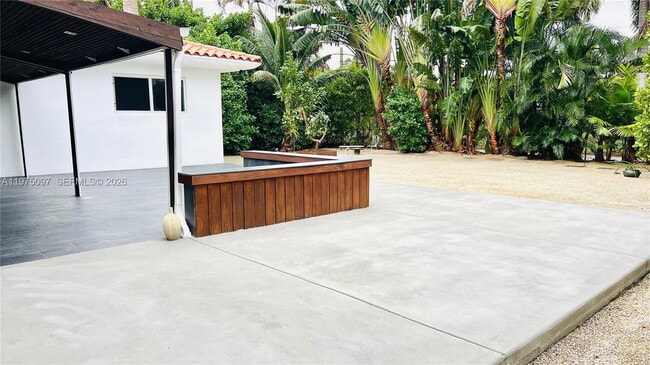 Building Photo - Northeast 11th Avenue, Miami Shores, FL 33138 - 3 BR 2 BA single-family home