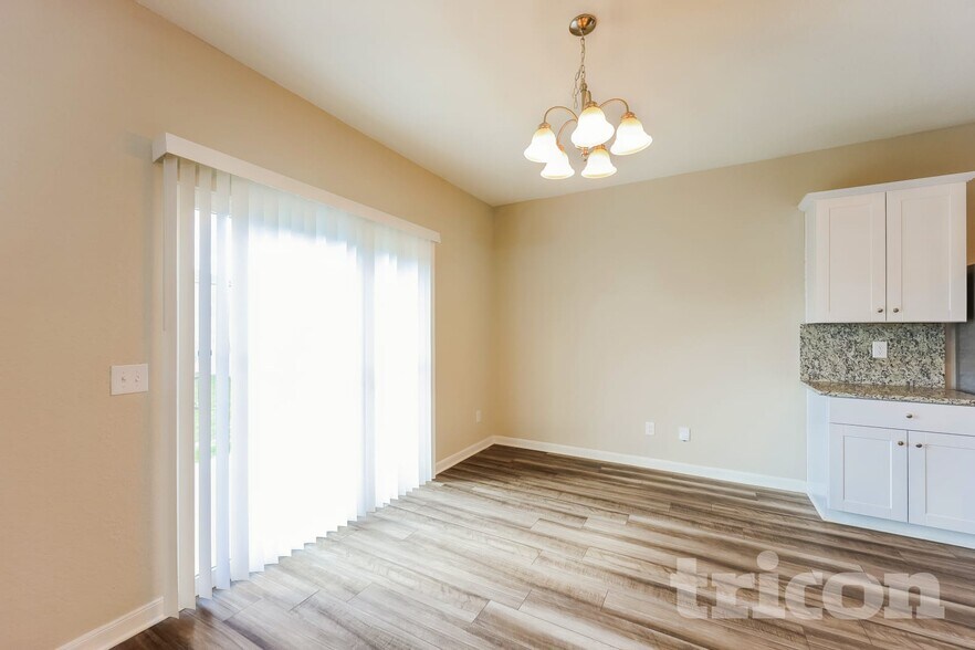 Building Photo - 14326 Palm Ridge