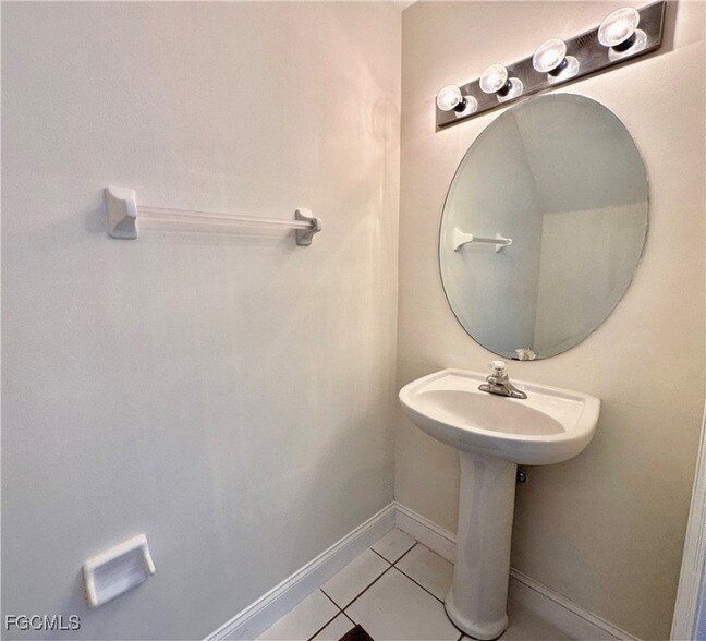 Building Photo - 3627 Pine Oak Cir