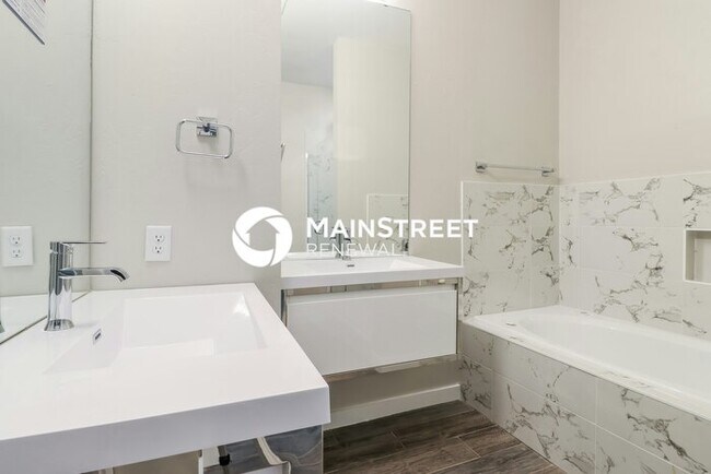 Building Photo - 3 Bedroom Pet-Friendly Home in Oklahoma City, OK with Main Street Renewal