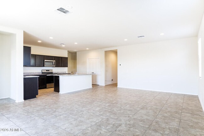 Building Photo - 1075 W Avalon Canyon Dr