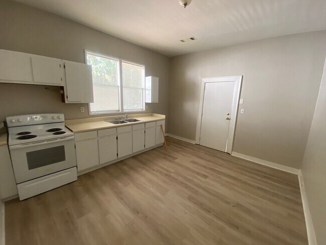 Building Photo - 26 Hemlock Dr