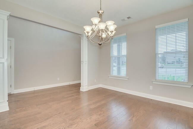 Building Photo - 4 Bedroom 2.5 Bath Canterbury Farms