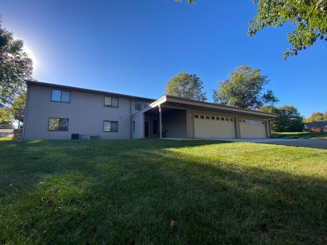 Building Photo - $1,150 | 1 Bedroom, 1 Bathroom House | Pet Friendly | 55+ Community | Available for August 1st, 2...