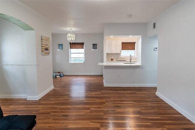 Building Photo - 1205 Marseille Dr