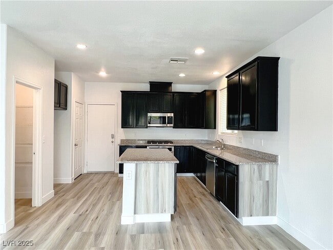 Building Photo - 8821 Steaming Thunder Ct