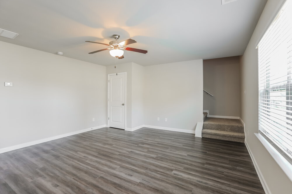 Building Photo - 317 Nutwood Trce