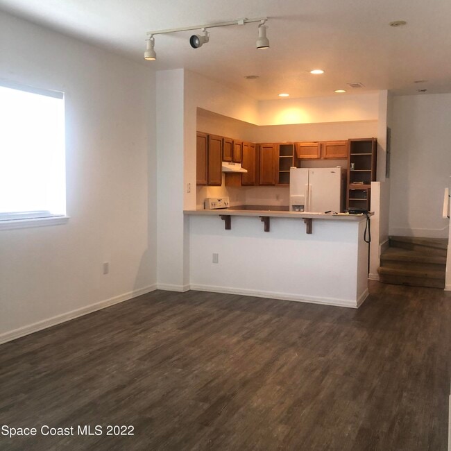 Building Photo - 105 Turpial Way