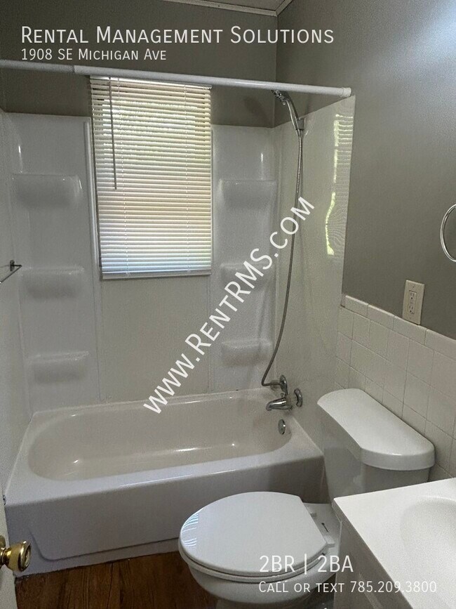 Building Photo - 1908 SE Michigan Ave