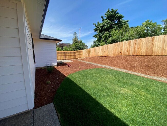 Building Photo - ~Brand New House in Oakland~