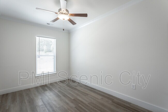 Building Photo - 1886 Young Rd SE