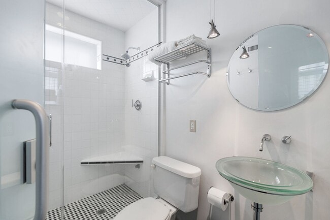 Building Photo - Mid-century modern home in Arcadia with pr...