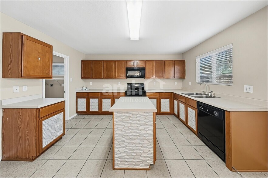 Building Photo - 723 Rodeo Ranch