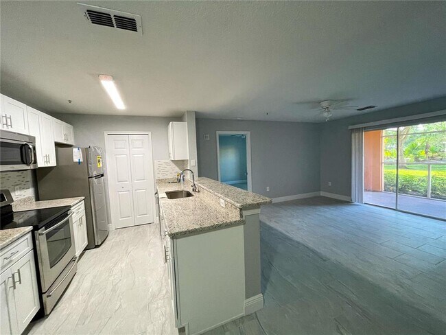 Building Photo - 5483 Vineland Rd