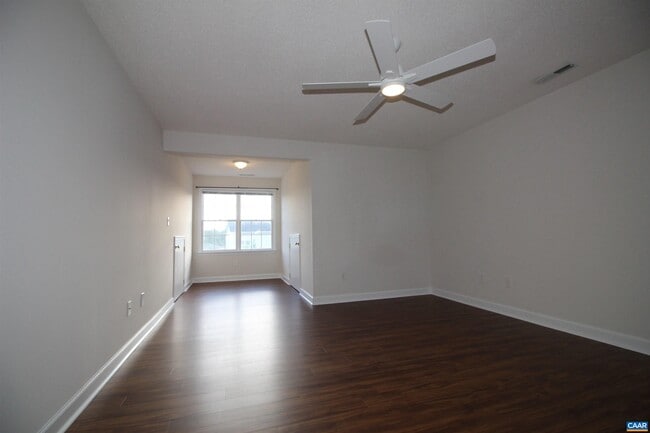 Building Photo - 121 Bryant Dr
