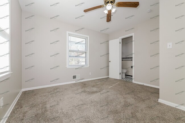 Building Photo - 5507 N Lydia Ave