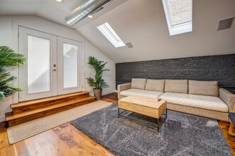 Building Photo - 1519 W Superior St