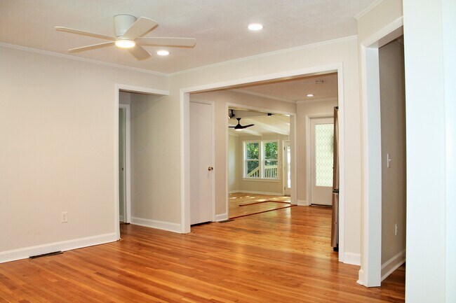 Building Photo - 275 Piney Ln