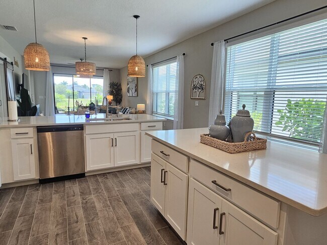 Building Photo - Annual Furnished or Seasonal Short-Term 4 Bedroom 2.5 Bathroom Home in Palmero!