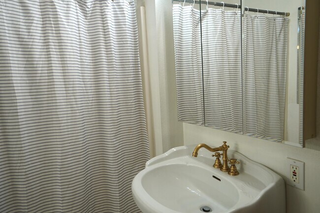 Building Photo - 11965 W Gunsmoke Dr