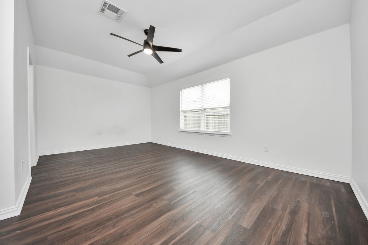 Building Photo - 10306 White Fir Villa Ave