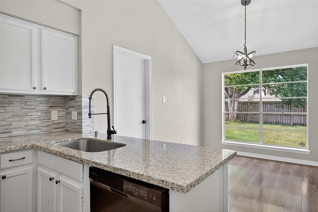 Building Photo - 10606 Forest Leaf Dr