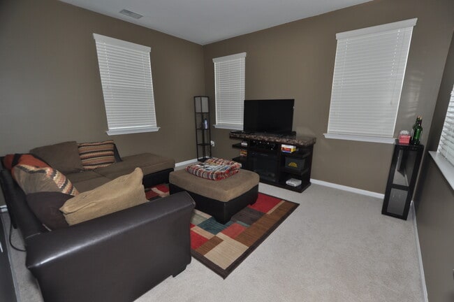 Building Photo - Kings Pointe at Western Branch