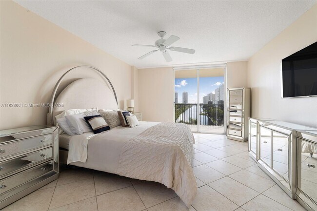 Building Photo - 3375 N Country Club Dr