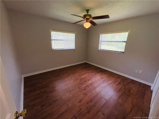 Building Photo - 5213 Hummingbird Way