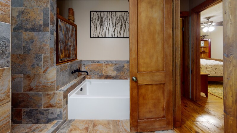 Building Photo - 121 Redbird Dr