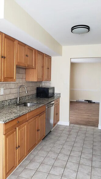 Building Photo - 17 Fieldstone Dr