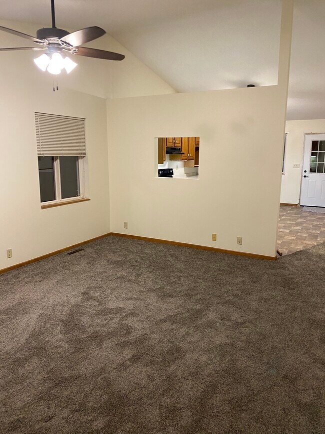 Front living Rm- looking into Apt - 1127 Glenn Pl