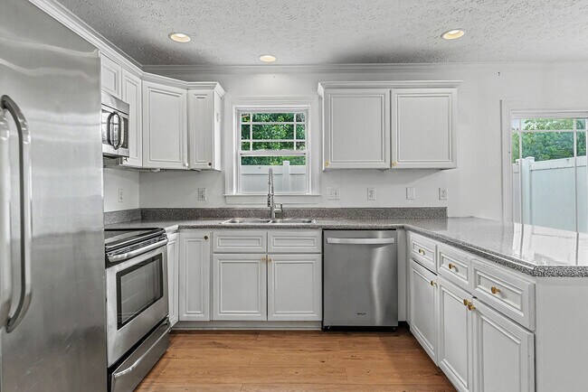 Building Photo - 105 Kenan Lp
