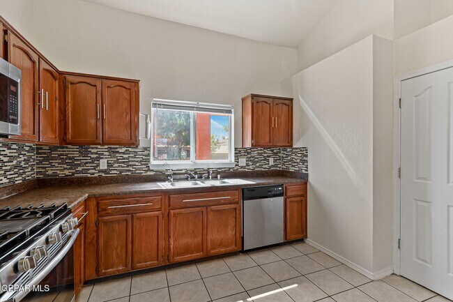 Building Photo - 12720 Tierra Mina Dr