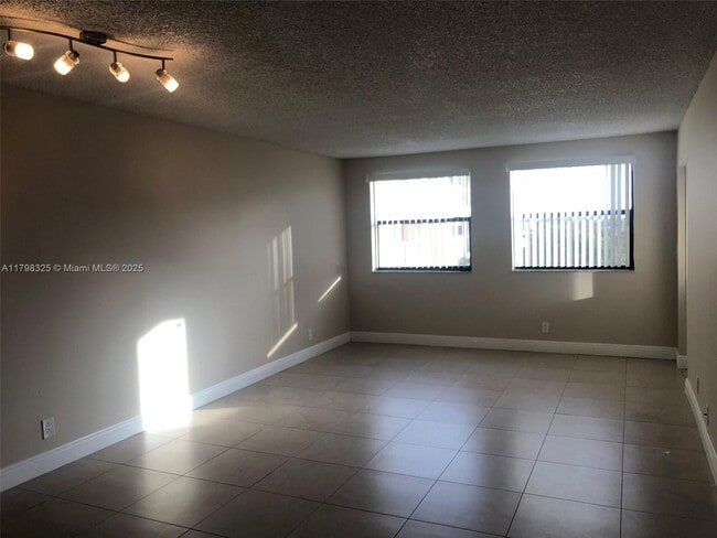 Building Photo - 8160 Geneva Ct
