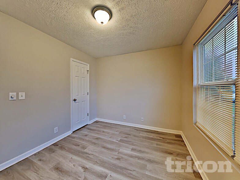 Building Photo - 2829 Elijah Dr