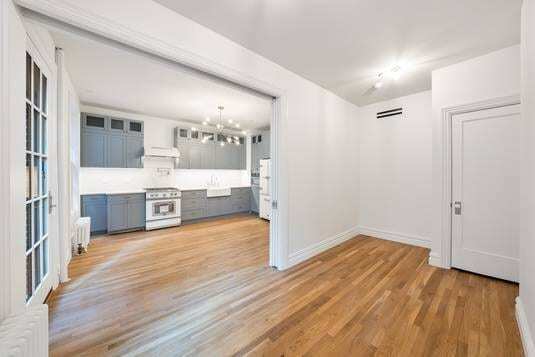 Building Photo - 422 Hudson St