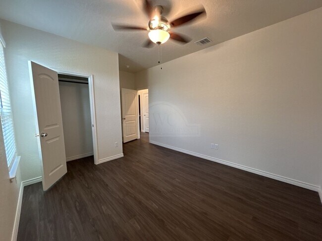 Building Photo - 5110 Rose Gdn Lp