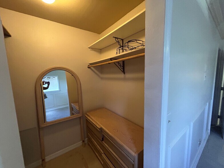 Building Photo - 2/2 Ground Floor Condo off Island Park Rd