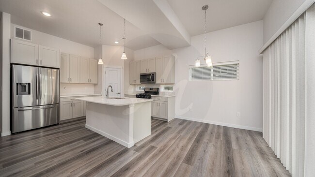 Building Photo - 5747 Villa Lorenzo Dr