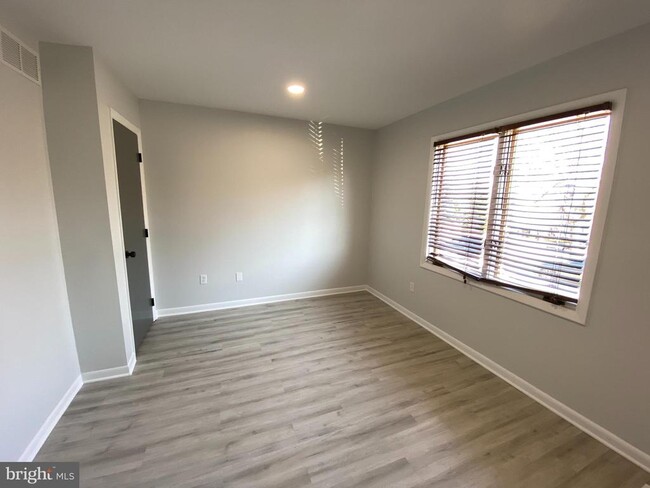 Building Photo - 117 Foxfire Dr