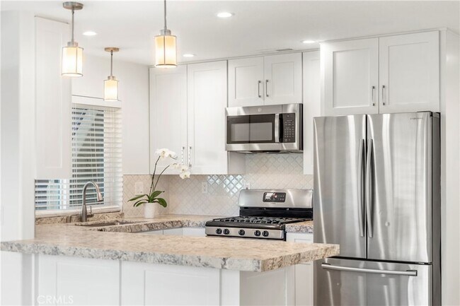 Building Photo - 352 Y Pl