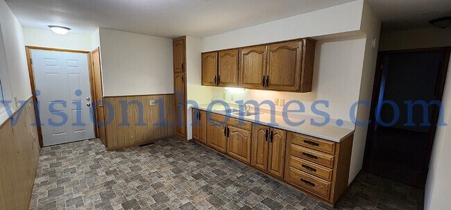 Building Photo - 862 Runyan Ave